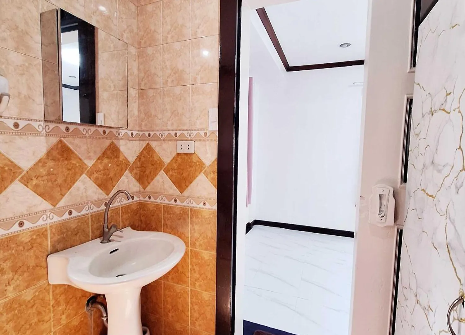 Ea2 Family Apartment Room Transient Home Near Sm Ecoland, Davao Coastal Road And Ecoland Bus Terminal